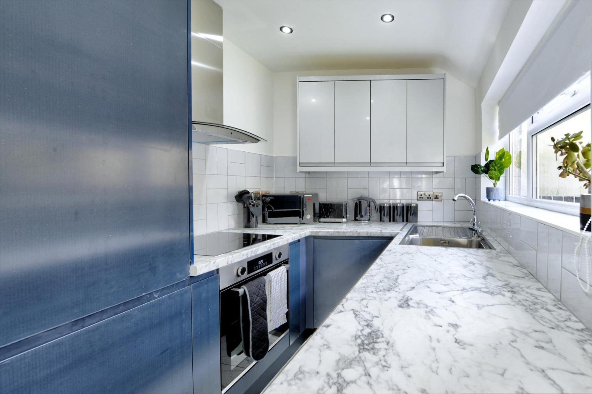 4 Bedrooms Homely House With Garden- Sleeps 9 Comfortably With 6 Comfortable Beds, Free Street Parking, Business Travellers, Contractors, & Holiday-Goers, Coventry, Near All Major Transport Links In Coventry And Motorway Exterior foto