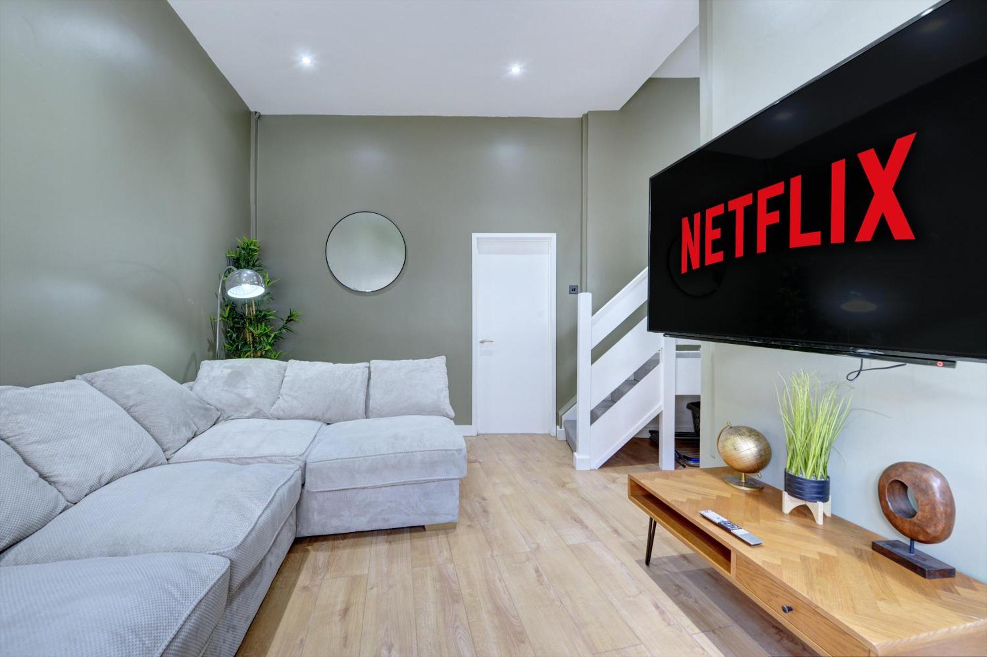 4 Bedrooms Homely House With Garden- Sleeps 9 Comfortably With 6 Comfortable Beds, Free Street Parking, Business Travellers, Contractors, & Holiday-Goers, Coventry, Near All Major Transport Links In Coventry And Motorway Exterior foto