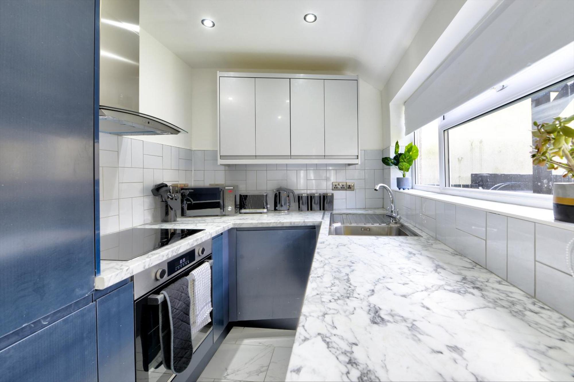 4 Bedrooms Homely House With Garden- Sleeps 9 Comfortably With 6 Comfortable Beds, Free Street Parking, Business Travellers, Contractors, & Holiday-Goers, Coventry, Near All Major Transport Links In Coventry And Motorway Exterior foto